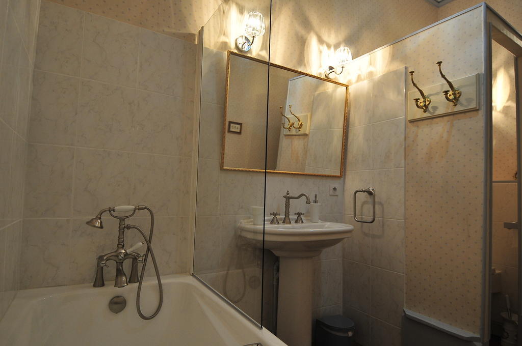 La Demeure D'Aglae Bed & Breakfast Villeneuve-sur-Allier Phòng bức ảnh