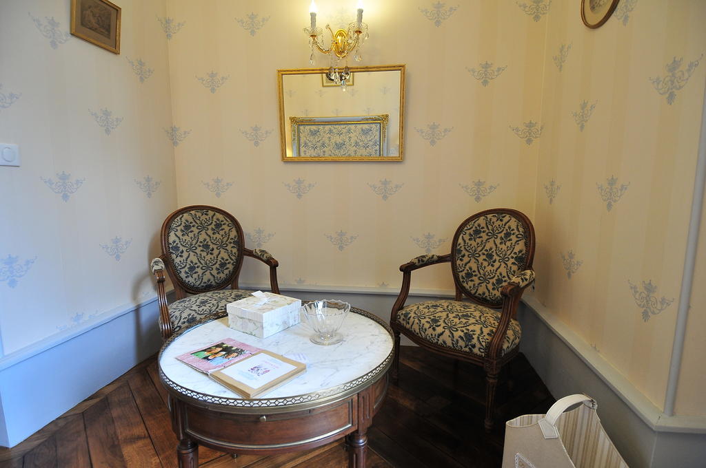 La Demeure D'Aglae Bed & Breakfast Villeneuve-sur-Allier Phòng bức ảnh