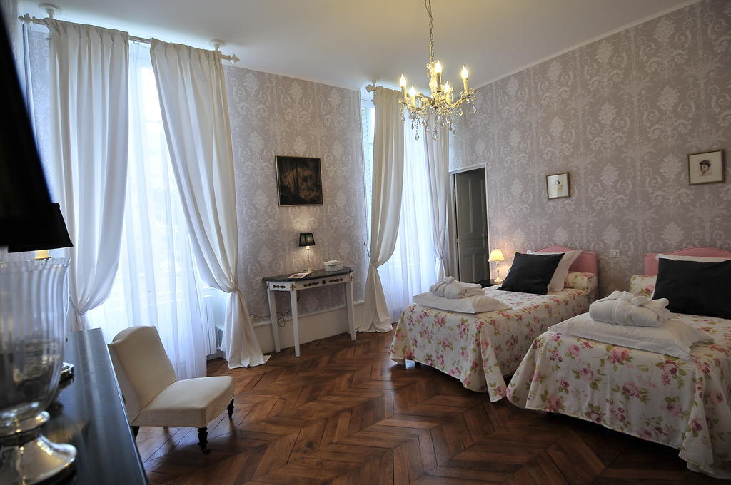 La Demeure D'Aglae Bed & Breakfast Villeneuve-sur-Allier Phòng bức ảnh