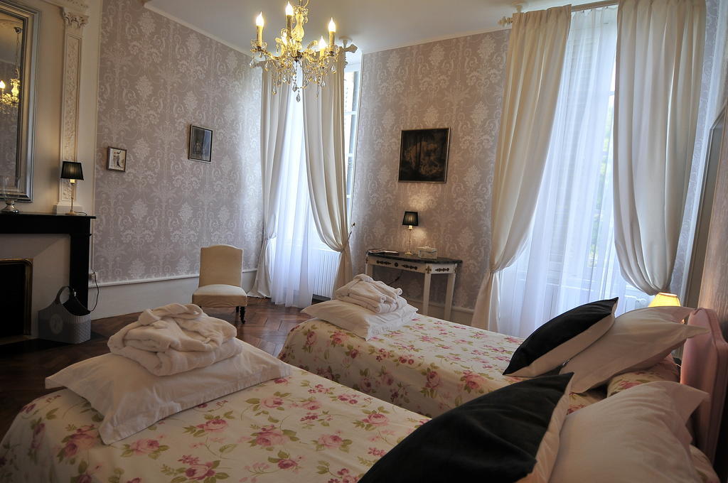 La Demeure D'Aglae Bed & Breakfast Villeneuve-sur-Allier Phòng bức ảnh