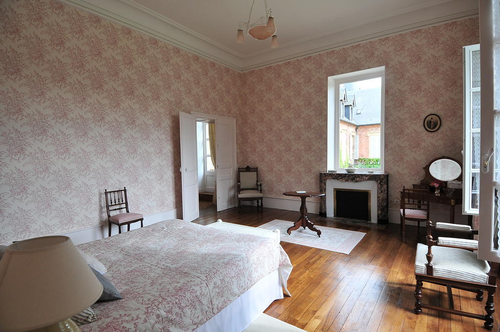 La Demeure D'Aglae Bed & Breakfast Villeneuve-sur-Allier Phòng bức ảnh